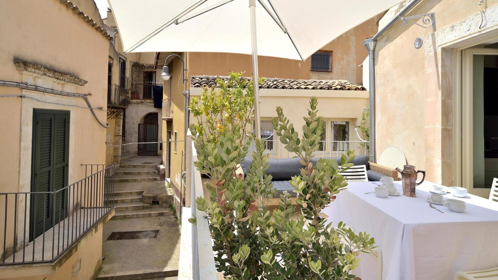Domus Sbircio Modica Apartment ภายนอก รูปภาพ
