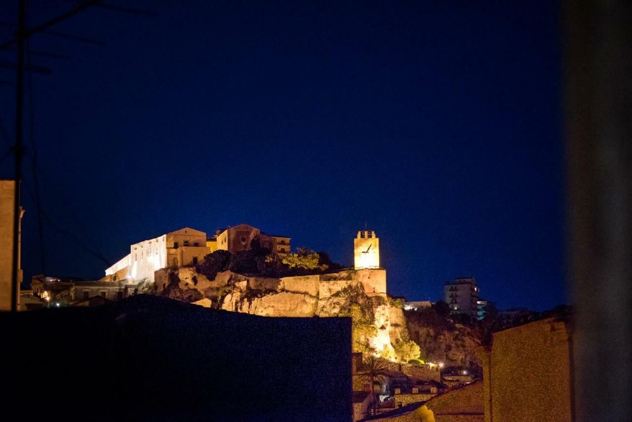 Domus Sbircio Modica Apartment ภายนอก รูปภาพ